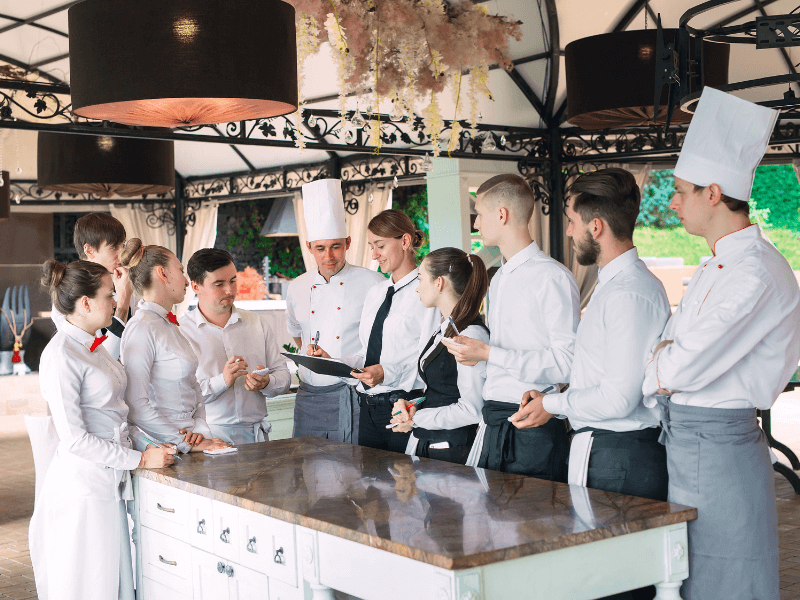 Vai trò của công nghệ trong quản lý nhà hàng (The Role of Technology in Restaurant Management)