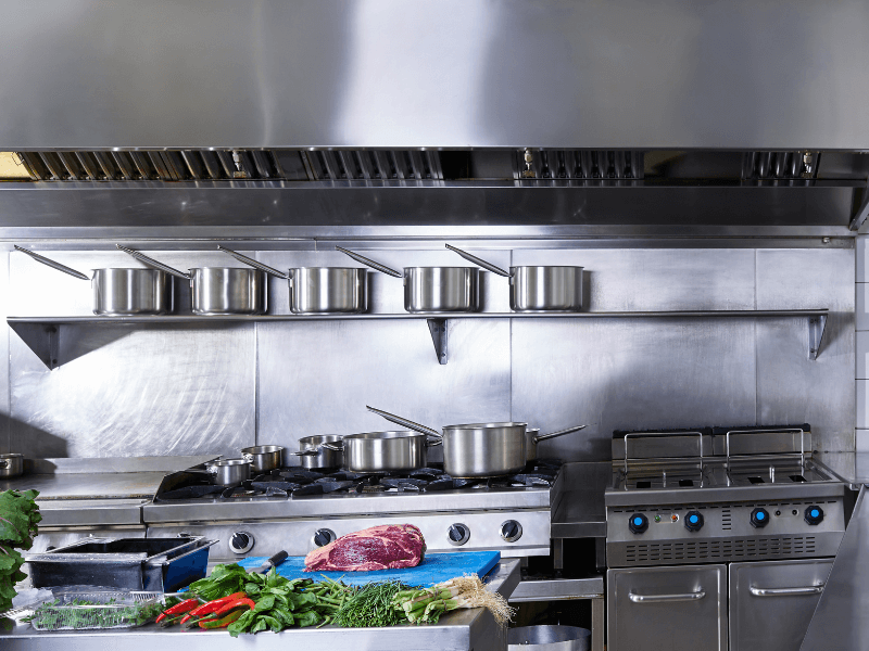 Hệ Thống Thông Gió và Hút Mùi - Môi Trường Bếp Trong Lành (Ventilation and Exhaust Systems - Maintaining a Clean Kitchen Environment)