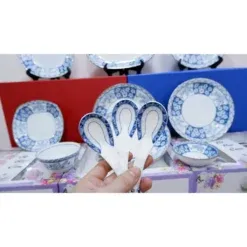 Bộ Bát Đĩa Bát Tràng Phong Cách Cổ Điển: Nét Đẹp Vượt Thời Gian Cho Nhà Hàng Sang Trọng