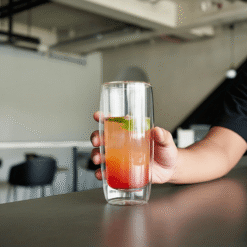 Cách Sắp Xếp Ly trụ Thủy Tinh Hiệu Quả Trong Nhà Hàng