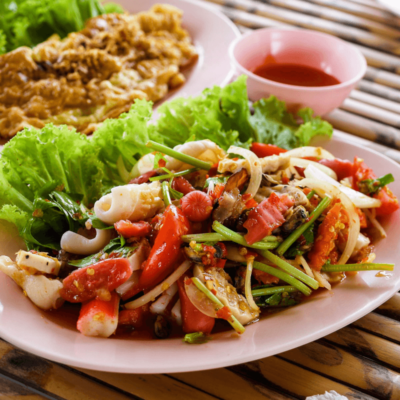 Nền Tảng Bếp Thái Đích Thực: Thiết Bị & Dụng Cụ Chế Biến Đặc Trưng