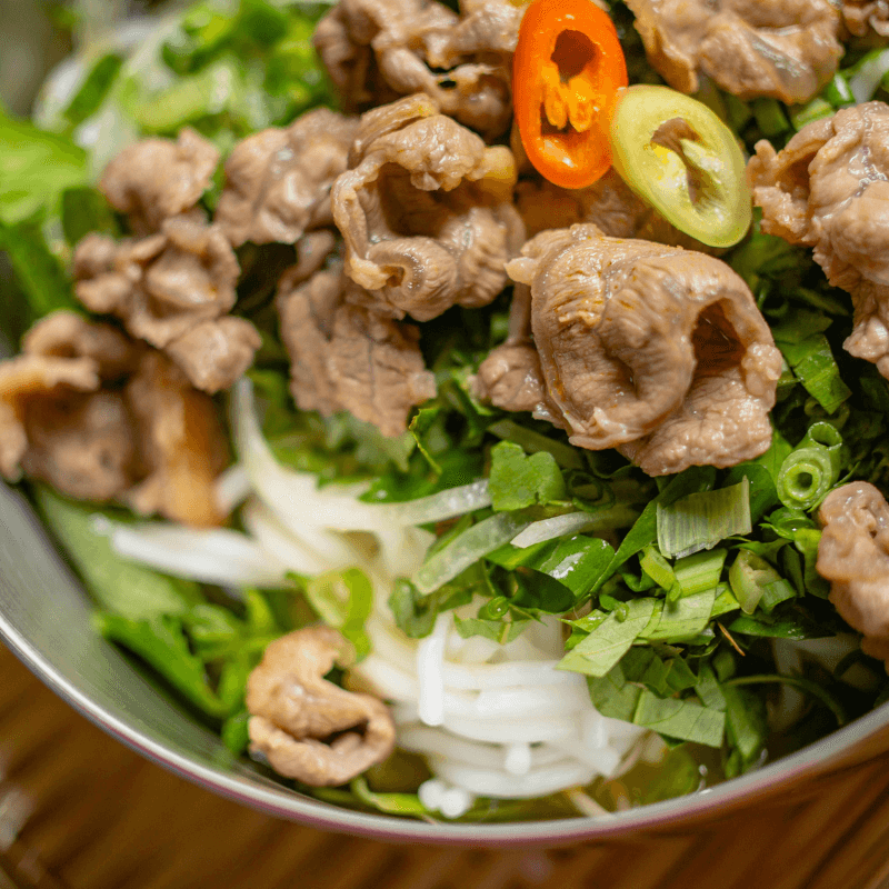 Dụng Cụ Cốt Lõi & Đồ Dùng Bàn Ăn: Phổ Biến Nhưng Không Kém Phần Quan Trọng
