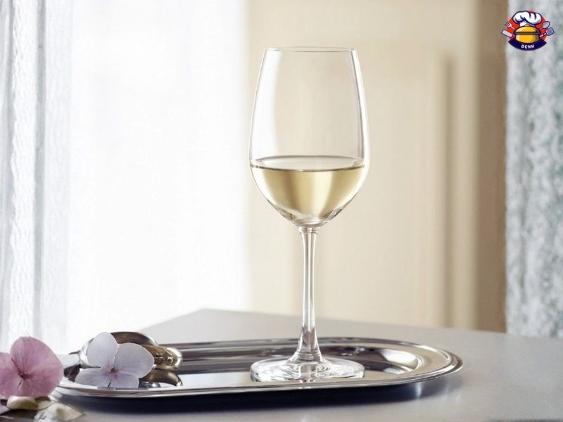Ly uống rượu vang trắng cần đáp ứng tiêu chí nào