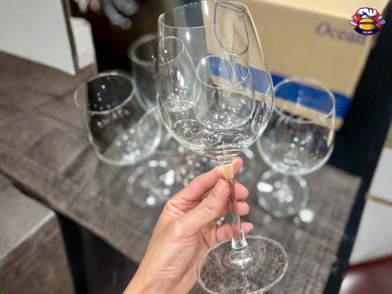 Những sai lầm khi chọn ly Champagne cho nhà hàng, khách sạn