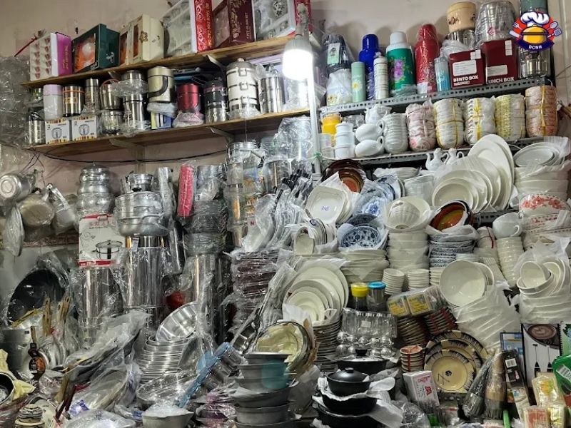 Sạp Cẩm Tú (Ngành Nhôm – Inox – Dao Kéo) – Chợ Bình Tây